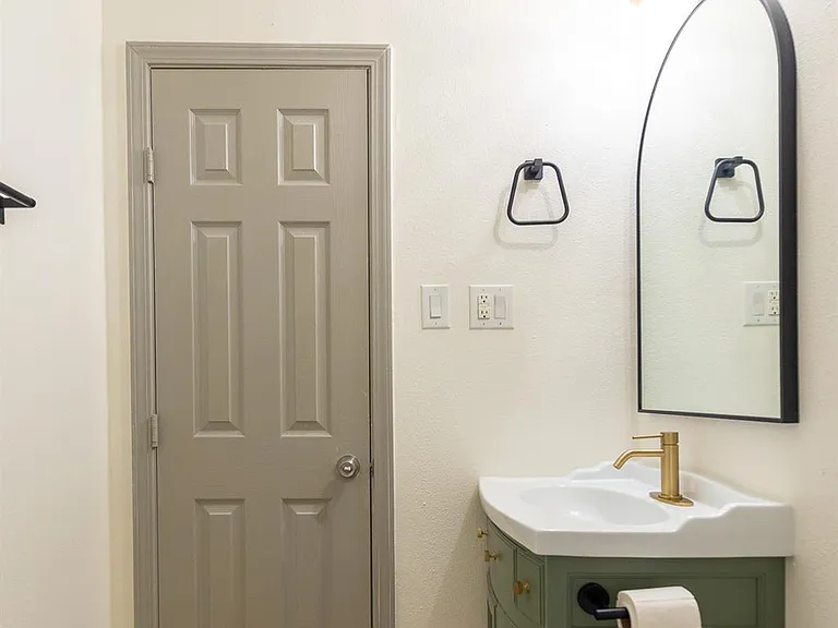 11603 Chimney Rock Rd #B — Photo 8