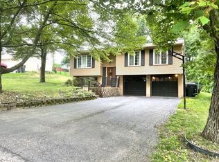 124 Wayne Dr, Cranberry Township, PA 16066