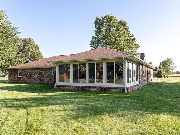 4th image of 3424 Charlton Dr
