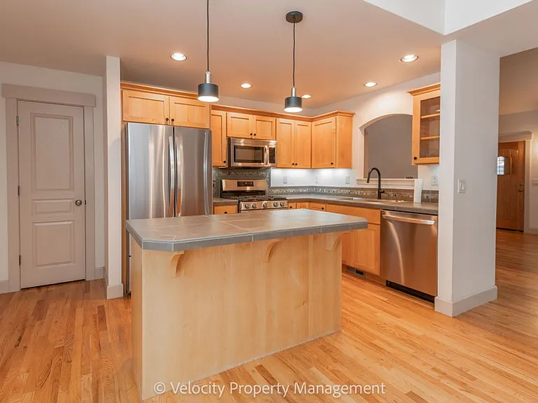 2469 NW Sacagawea Ln — Photo 5