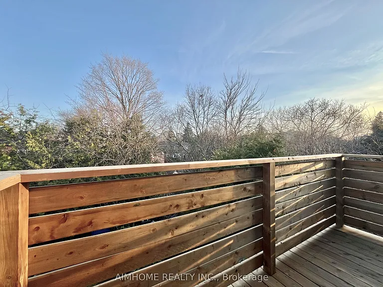 15 Waddington Cres #3 — Photo 17