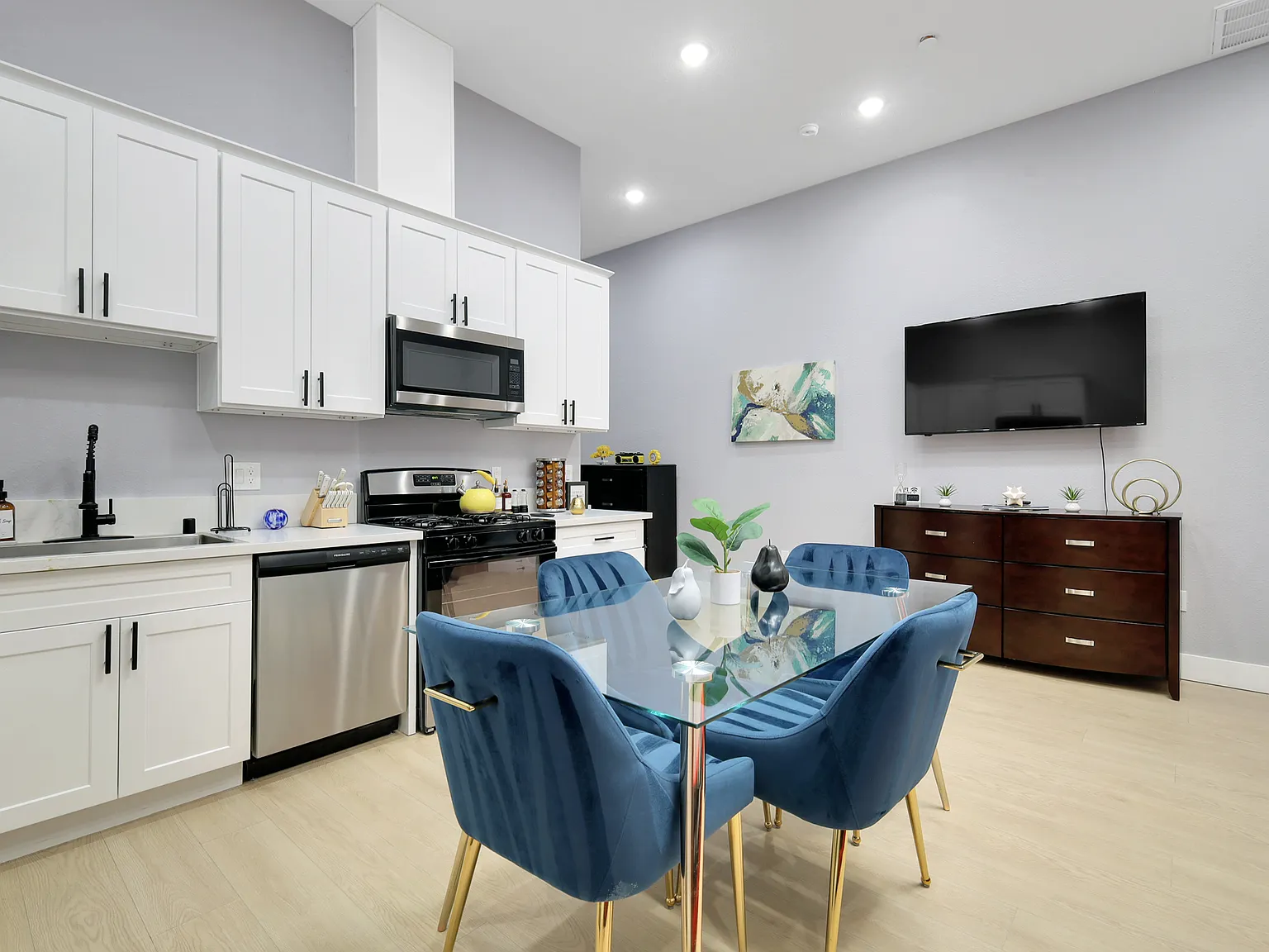 2 bed, $2,650 — Photo 2