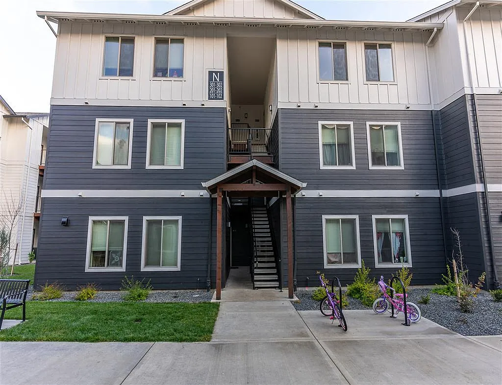 Woodburn West — Photo 2