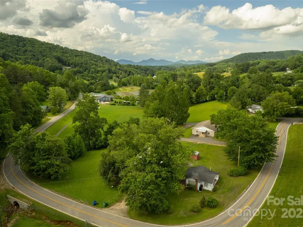 153 Beaverdam Loop Rd, Candler, NC 28715