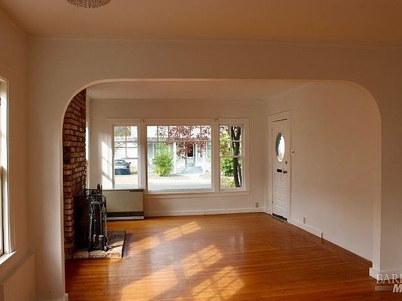 3rd image of 305 Scott Street