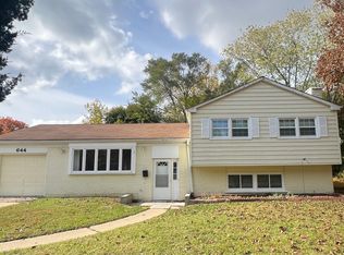 644 Nottingham Ln, Crystal Lake, IL 60014