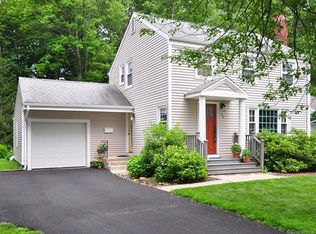 32 Mohegan Dr, West Hartford, CT 06117