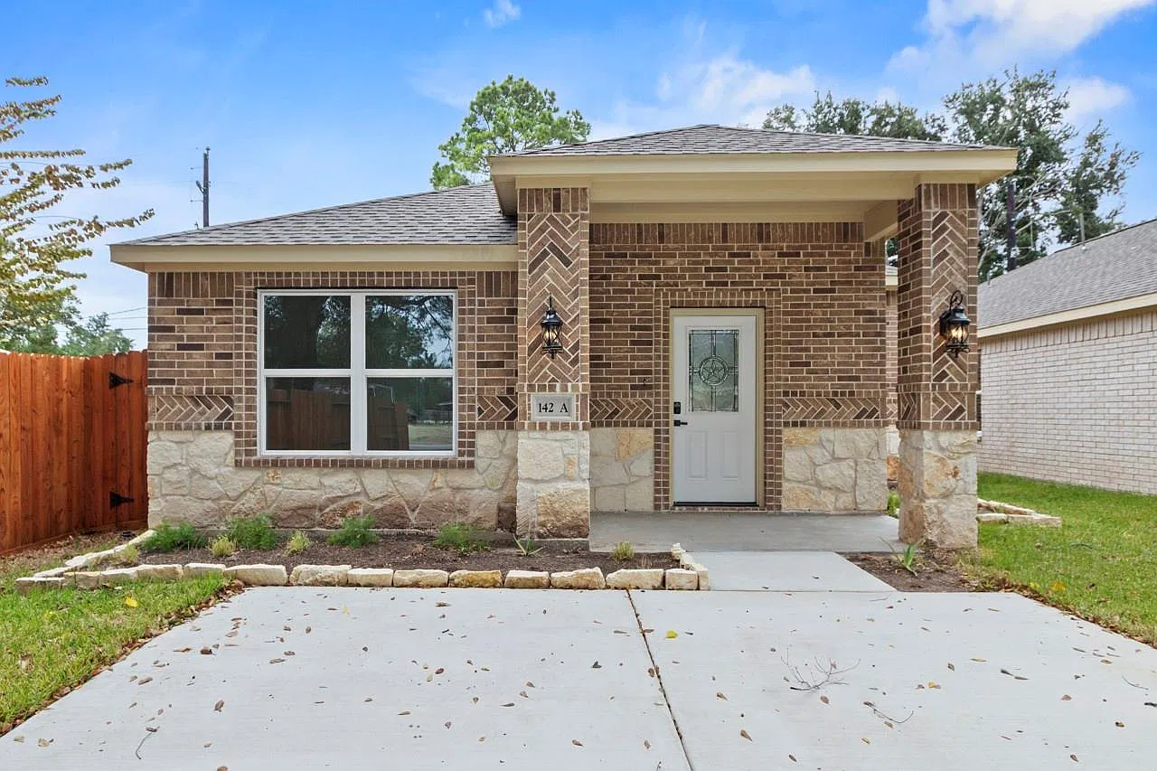 3 bed, 2.0 bath, 1395 sqft, $1,995 — Photo 1