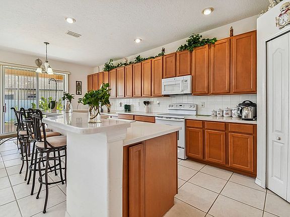 3rd image of 3452 Chessington Dr