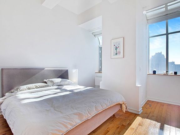 3rd image of 310 E 46th St APT 20U