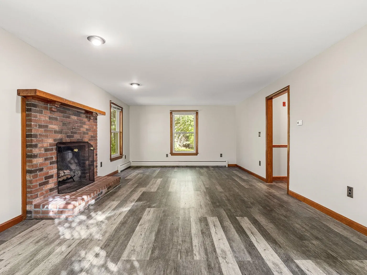 3 bed, 2.5 bath, 1840 sqft, $4,200 — Photo 3