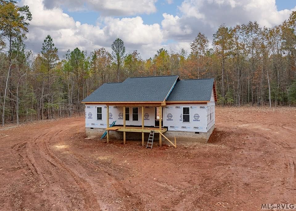 1st image of 200 Lakeview Dr