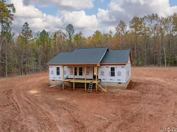 200 Lakeview Dr, Bracey, VA 23919