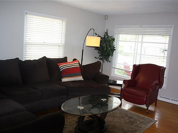3rd image of 5870 Primrose Ave