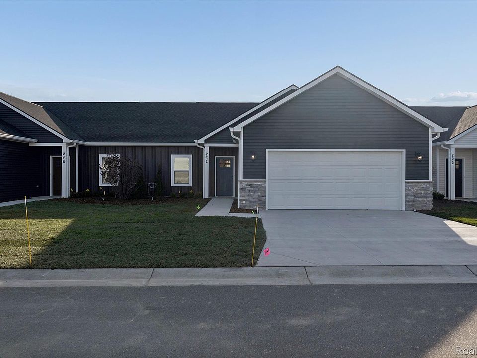 1st image of 232 Marion Oaks Dr
