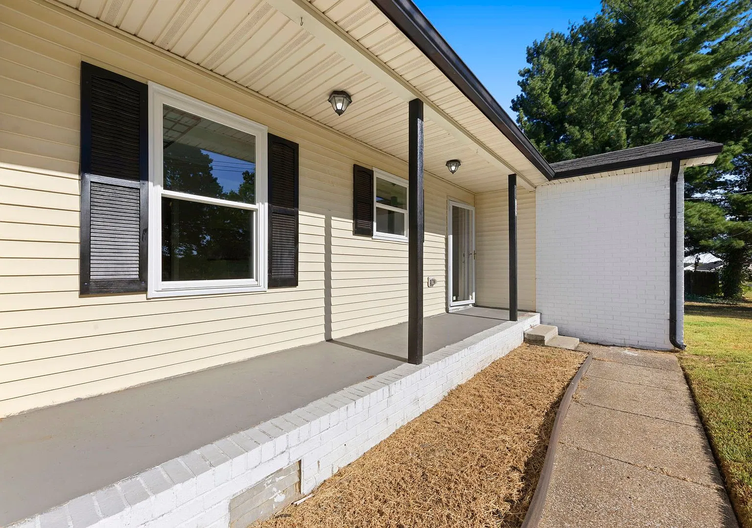 Charming 3-Bedroom Home with Updated Kitchen & Spacious Yard! — Photo 3