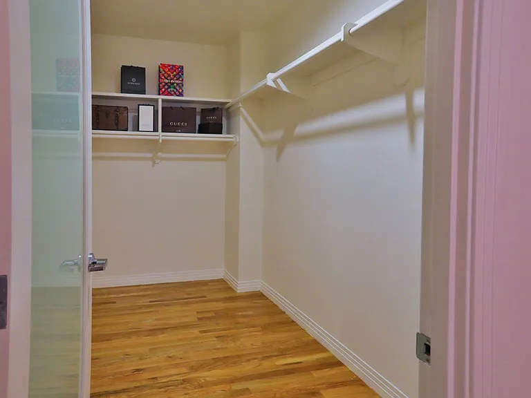 901 S Broadway — Photo 14