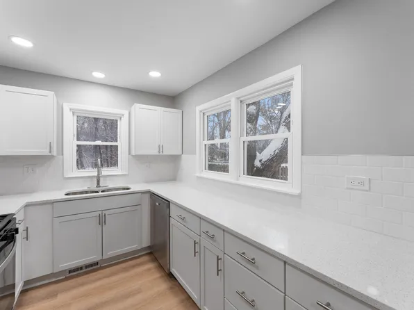 2825 Woodale Dr, Mounds View, MN 55112