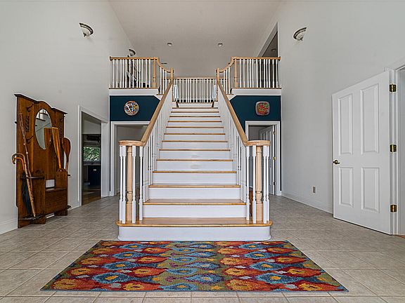 4th image of 23 High Meadow Dr