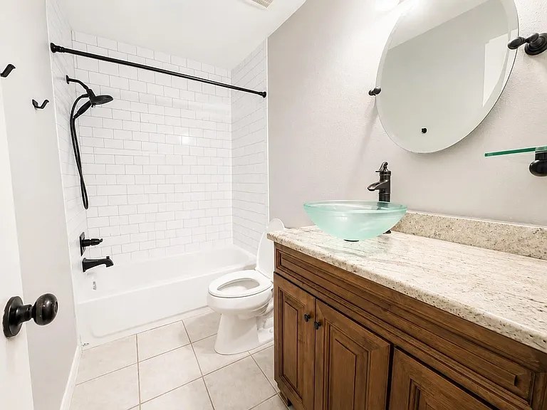 1206 Park Knoll Ln — Photo 14