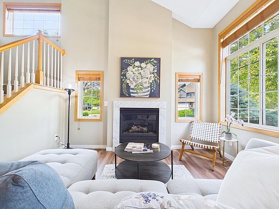 3rd image of 2048 Willow Cir