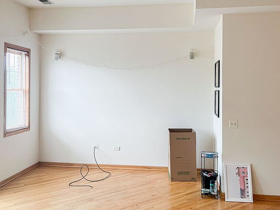 5th image of 2521 N Southport Ave #4S