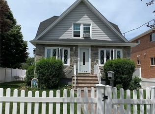 1744 Murray St, Whitestone, NY 11357