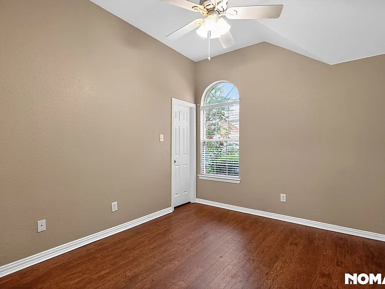 409 Lois Ln — Photo 30