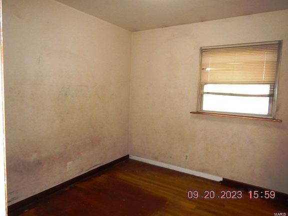 3rd image of 10349 Lilac Ave