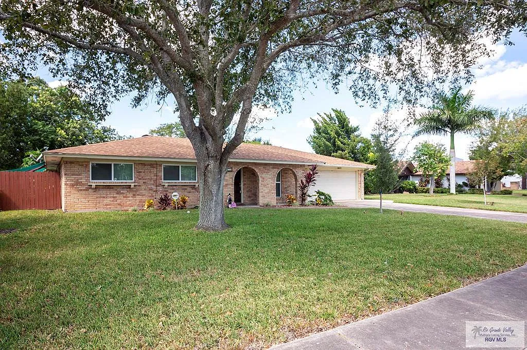 Building Photo - 328 Creekbend Dr