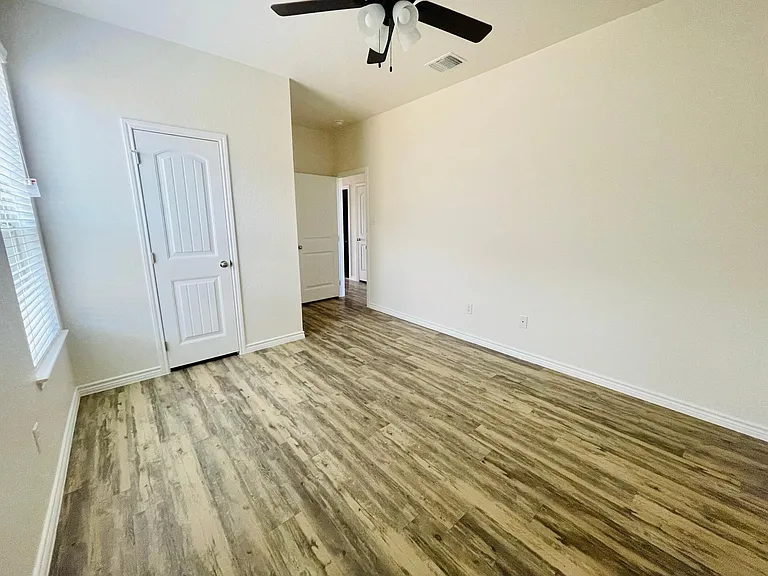 4919 Rose Garden Loop — Photo 6