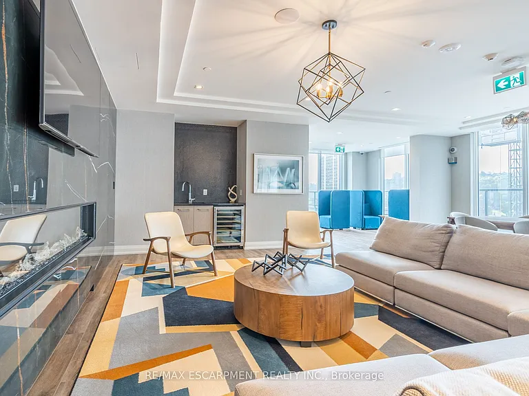 212 King William St #816 — Photo 38