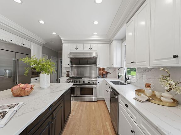 2nd image of 7527 Heatherwood Ln