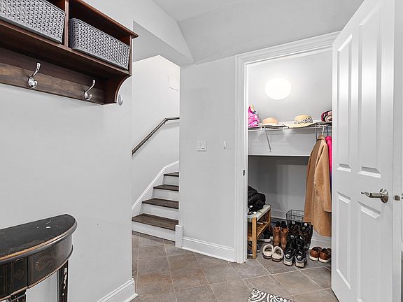 4th image of 3631 Forest Ave Unit S