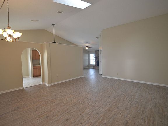 3rd image of 1053 Whittier Cir