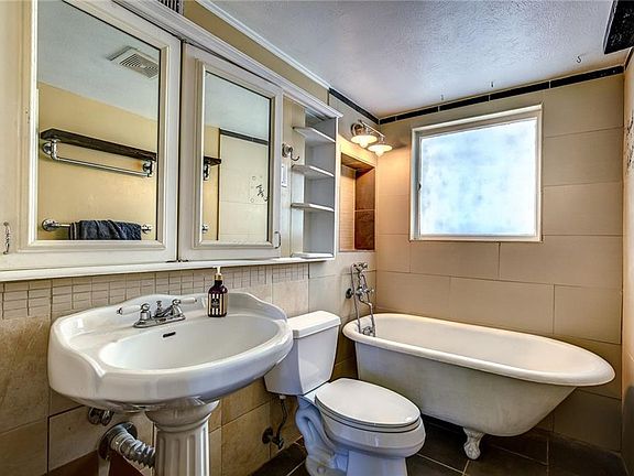 2nd image of 260 Crestwood Cir