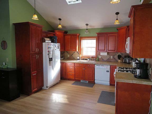 2nd image of 615 Chippewa St