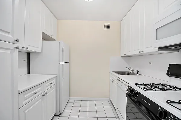 Sold by Douglas Elliman | media 4