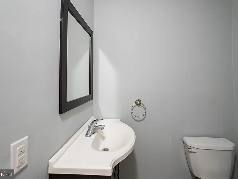 1249 S 21st St #1R — Photo 8