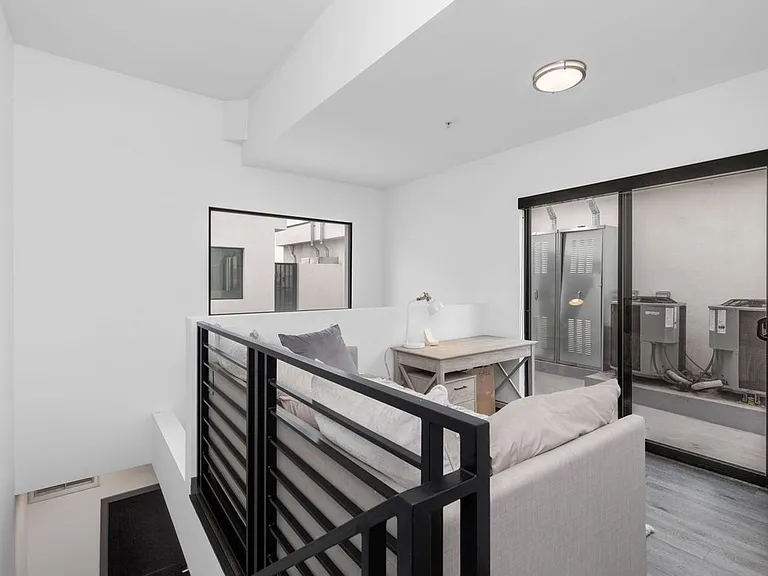 545 N Kenmore Ave — Photo 43