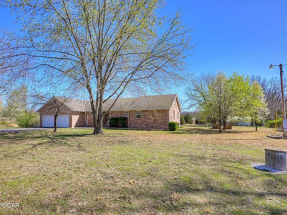 4th image of 8247 Goldfinch Rd