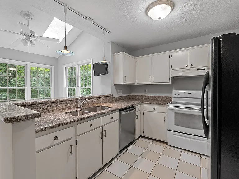 305 Old Fox Trl — Photo 13