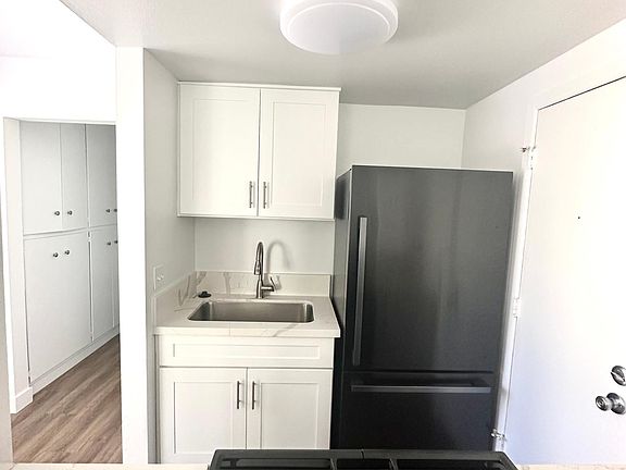 5th image of 156 S Laurel St APT 6