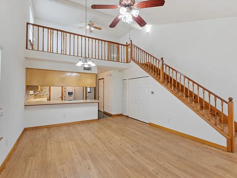 2510 Golden Park Ln — Photo 6