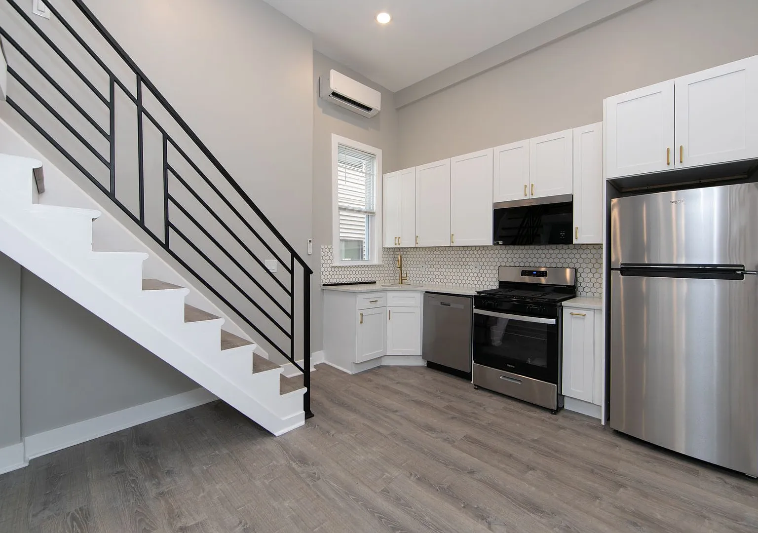 Newly Renovated Studio Loft Apartment on Broadway Avenue in Camden! — Photo 3