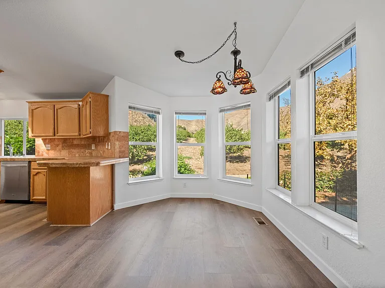 1057 E La Loma Ave — Photo 16