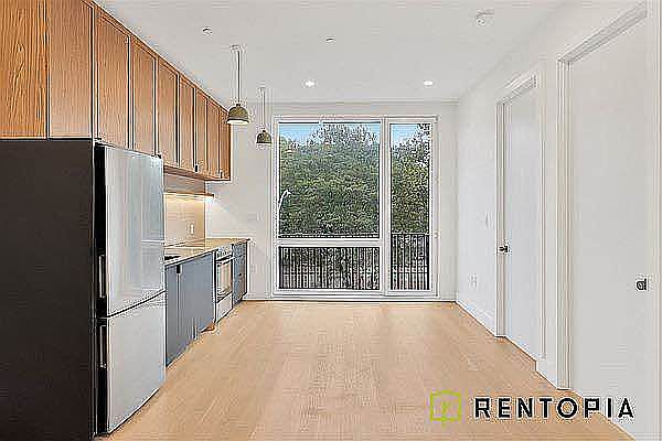 1st image of 426 Tompkins Ave APT 1B