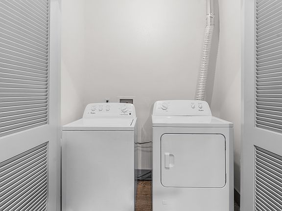 5th image of 115 S St Andrews Pl APT 3