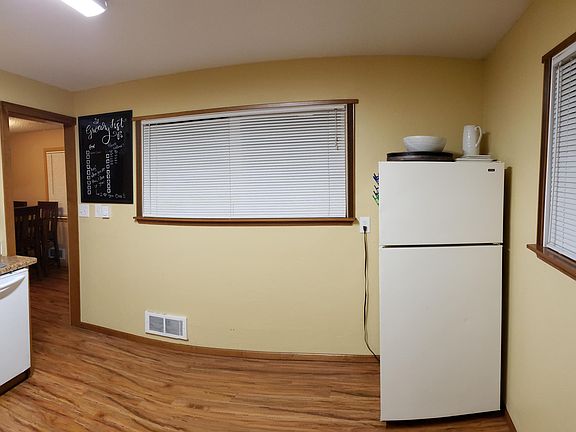 other side of kitchen