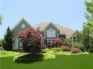813 SW Forestpark Ln, Lees Summit, MO 64081